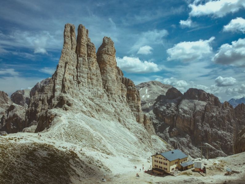 Graphene Tires - a house in the middle of a mountain range