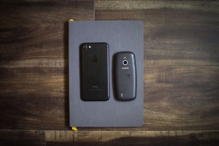 Retreading Comparison - black iPhone 7 with box